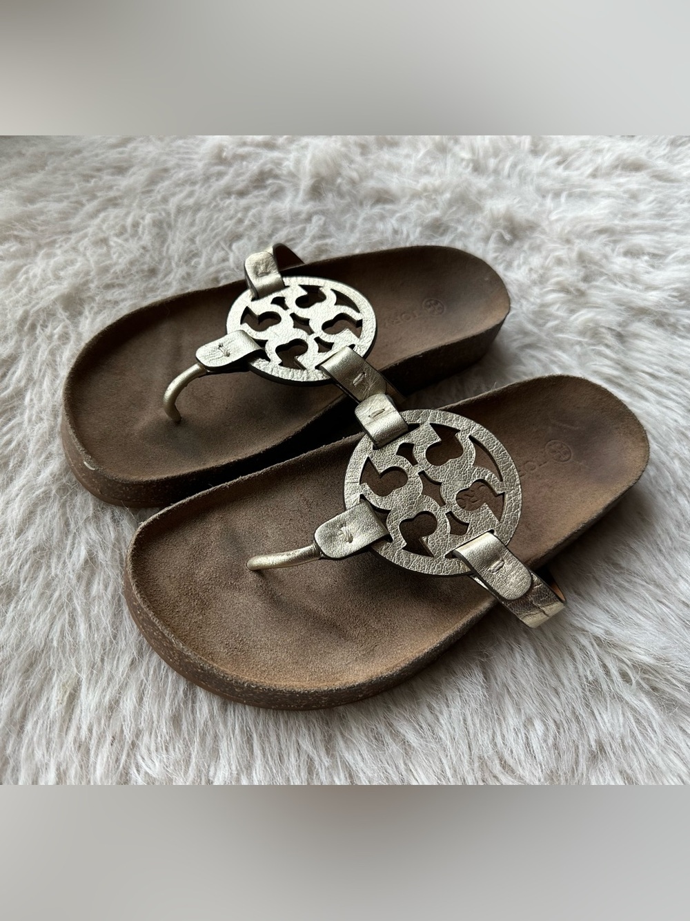 Tory Burch Cloud Miller Metalic Leather thong 5.5 Sandals Natural gold spark
